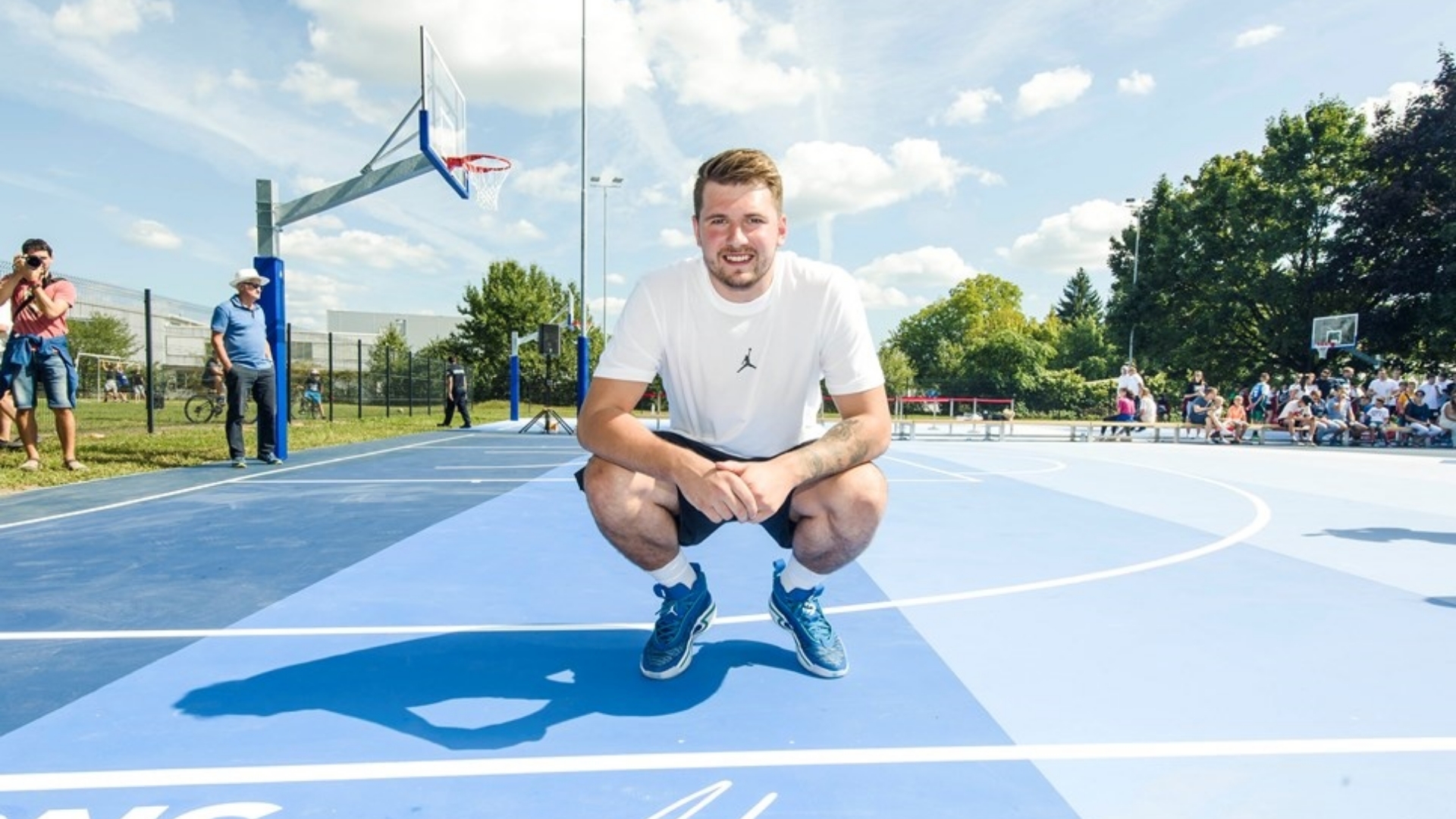 Together with 2K Foundations, Luka Doncic restored two basketball courts in his hometown in Slovenia | NBA.com Mexico | The Official Site of the NBA